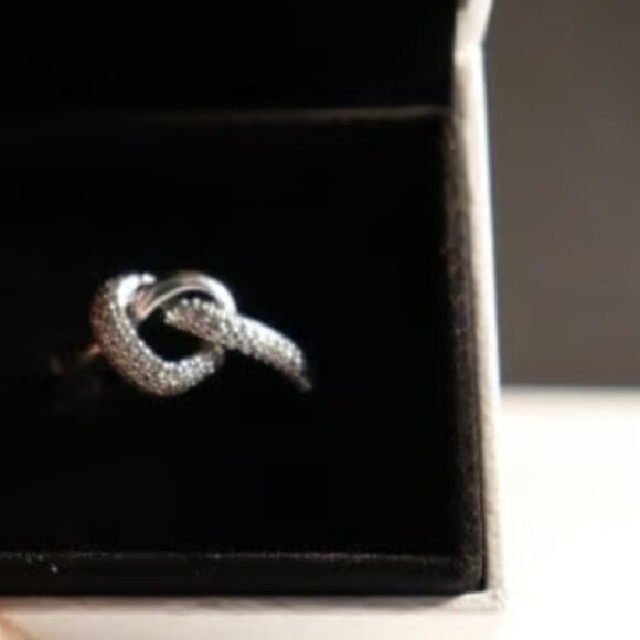 PANDORA Ring Knotted Heart Ring - Picture 3 of 5